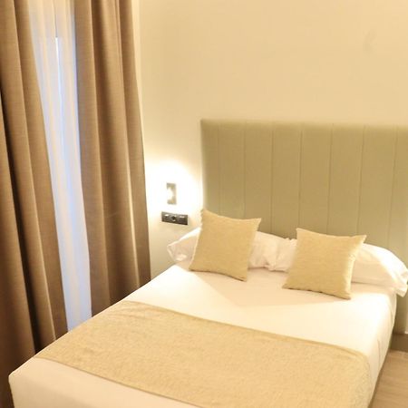 Hostal La Rua-Montera Madryt Zewnętrze zdjęcie
