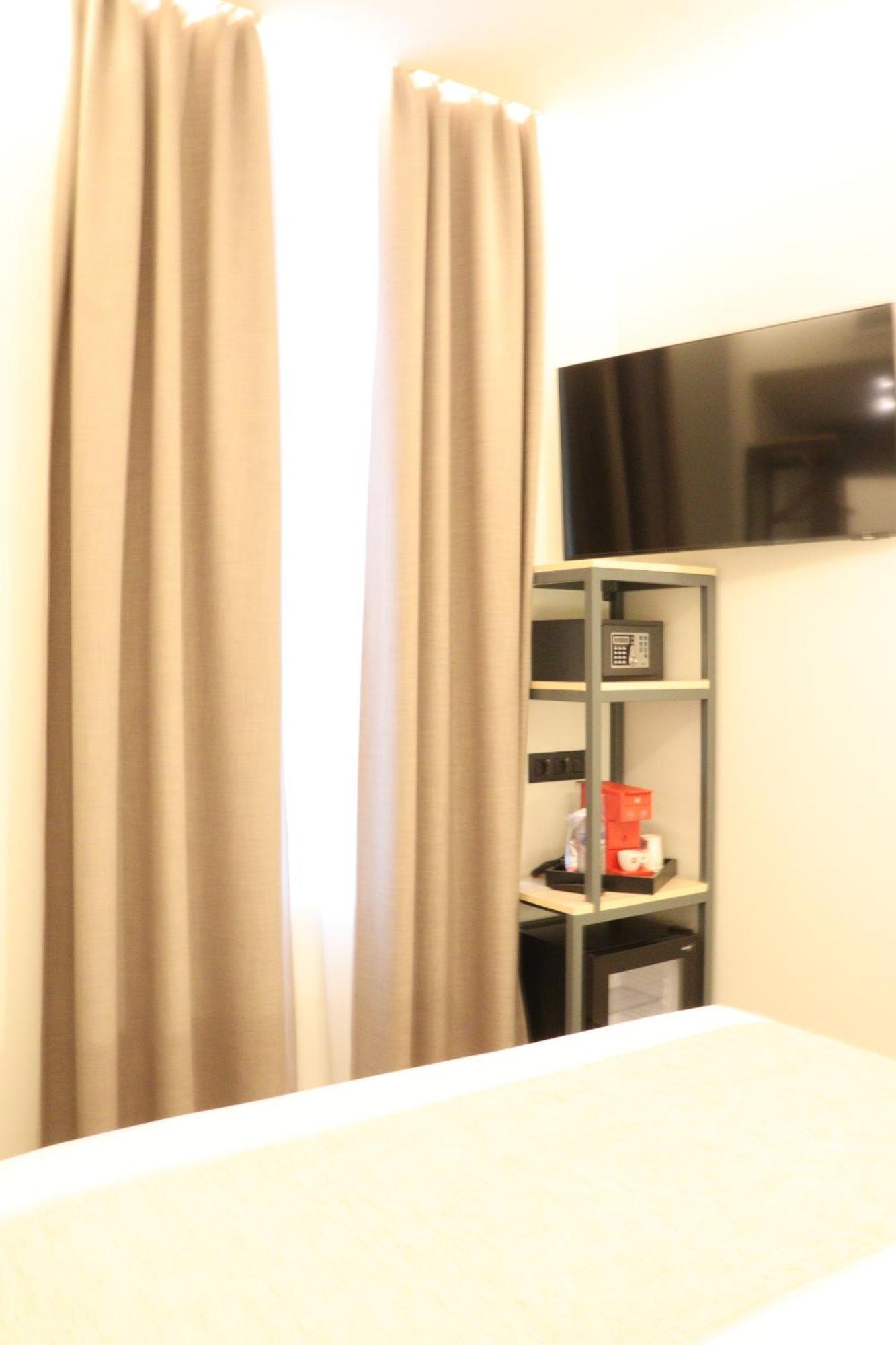 Hostal La Rua-Montera Madryt Zewnętrze zdjęcie