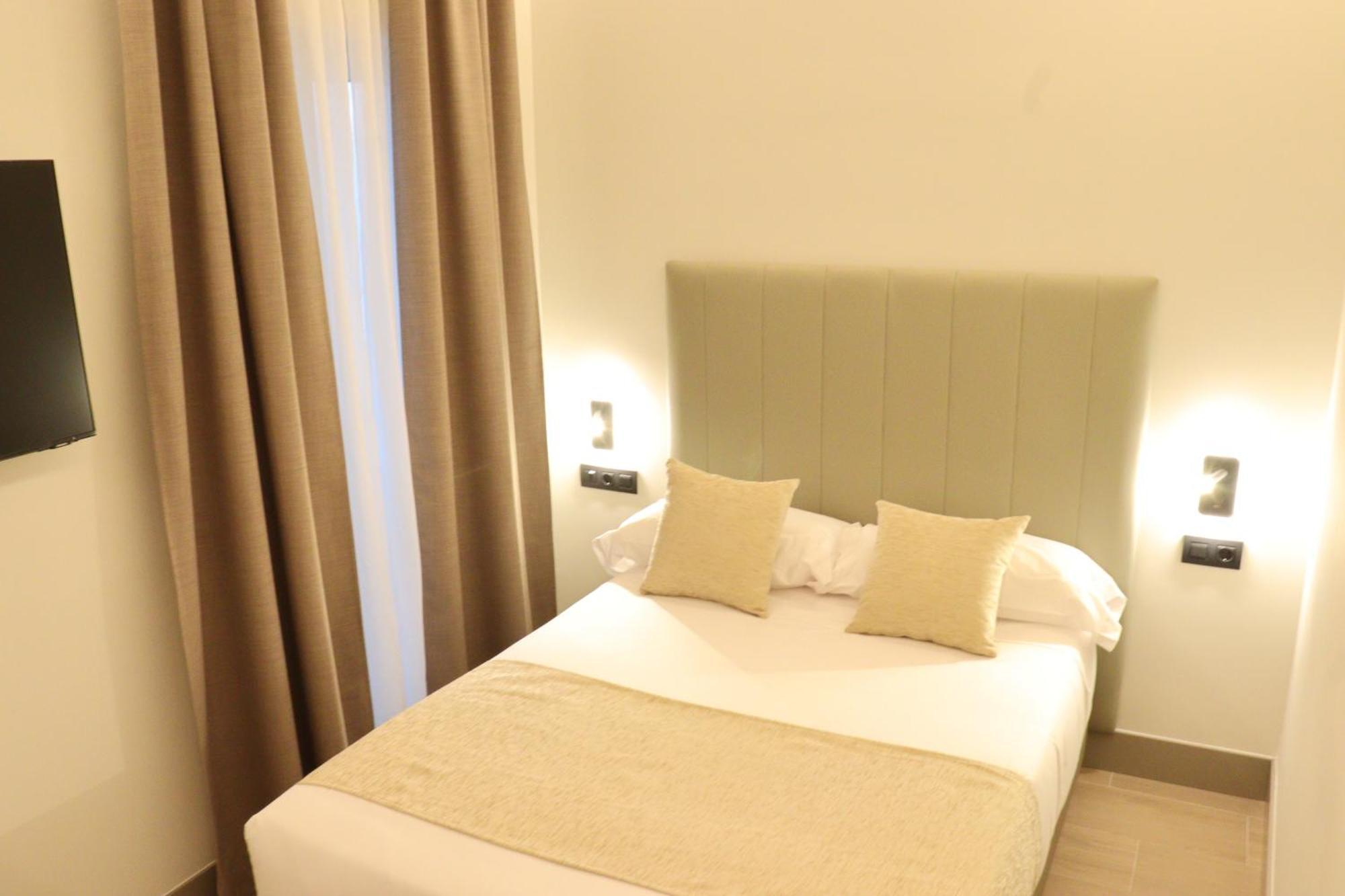Hostal La Rua-Montera Madryt Zewnętrze zdjęcie