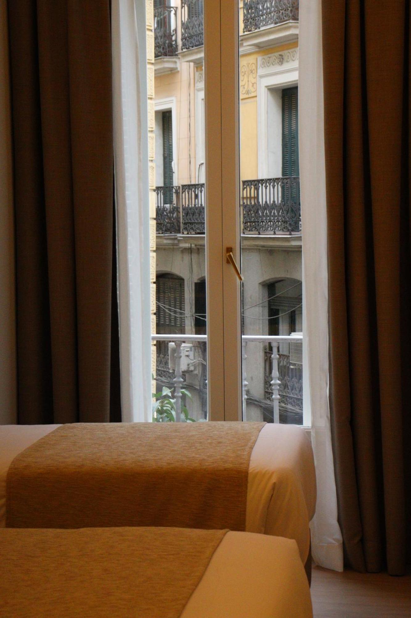 Hostal La Rua-Montera Madryt Zewnętrze zdjęcie